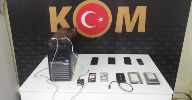 MERSİN’DE KAÇAK CEP TELEFONU ELE GEÇİRİLDİ