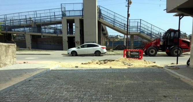 AKDENİZ’DE YOL VE KALDIRIM ÇALIŞMALARI ARALIKSIZ SÜRÜYOR