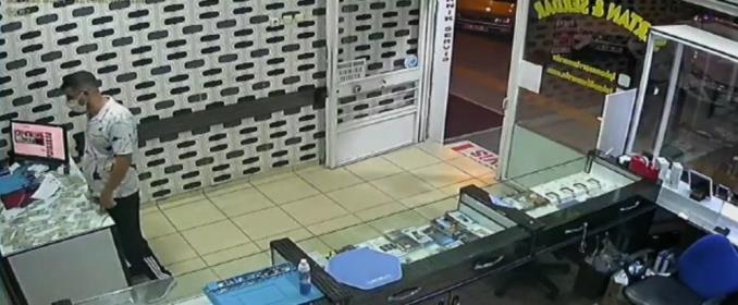 MERSİN’DE TRAJİKOMİK OLAY: HIRSIZ BOZUK TELEFONU ÇALDI