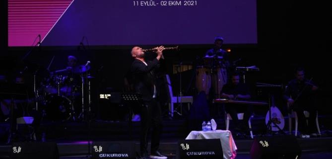 HÜSNÜ ŞENLENDİRİCİ, SEVENLERİYLE BULUŞTU