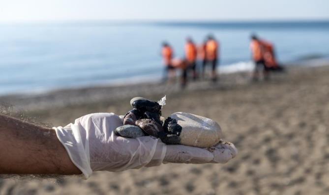 SURİYE KAYNAKLI PETROL ATIKLARI BU KEZ ERDEMLİ’DE GÖRÜLDÜ