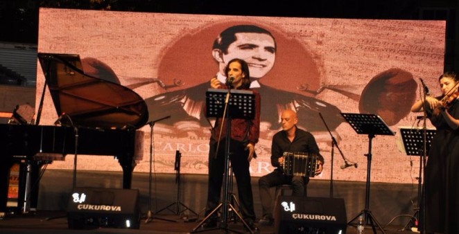 ÜNLÜ TENOR BÜLENT BEZDÜZ, ÇOCUKLARIYLA AYNI SAHNEYİ PAYLAŞTI