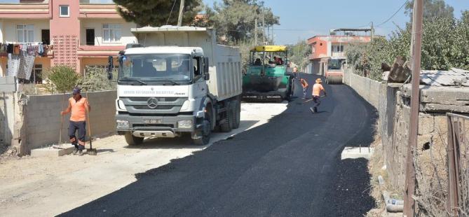 BÜYÜKŞEHİR BELEDİYESİNİN TARSUS’TAKİ YOL ÇALIŞMALARI SÜRÜYOR