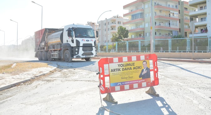 TARSUS’TA ESKİYEN CADDELER YENİLENİYOR
