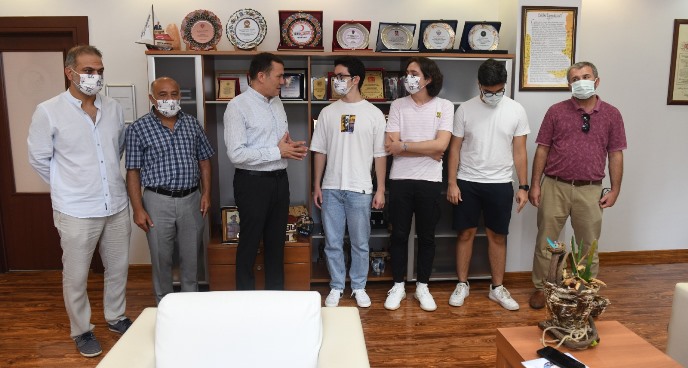 BAŞKAN ÖZYİĞİT, YENİŞEHİR’İN GURURU GENÇLERİ AĞIRLADI