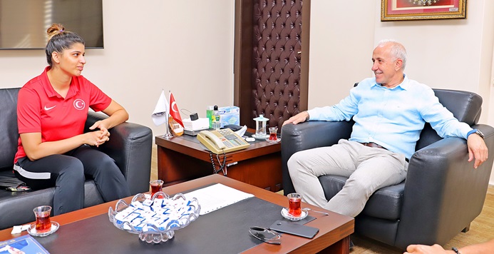 GÜLTAK, AVRUPA’NIN YILDIZ SPORCUSUNU AĞIRLADI