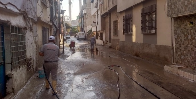 AKDENİZ BELEDİYESİ, ZOR ANLAR YAŞAYAN VATANDAŞLARIN YARDIMINA KOŞTU