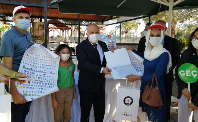 MERSİN’DE ‘OKUL GEÇİDİ’ GÖREVLİLERİNE SERTİFİKALARI TÖRENLE VERİLDİ