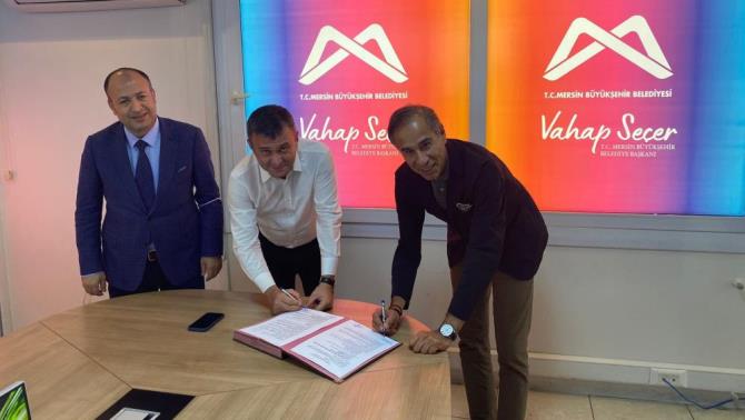 MERSİN BÜYÜKŞEHİR’İN FİLOSUNA KATILACAK 56 ORTA BOY OTOBÜS İÇİN İMZALAR ATILDI