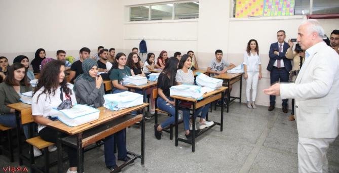 AKDENİZ BELEDİYESİNİN ÜNİVERSİTEYE ÜCRETSİZ HAZIRLIK KURS KAYITLARI BAŞLADI