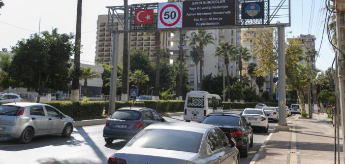 YAYALAR ADNAN MENDERES BULVARINDA HIZ SINIRININ DÜŞÜRÜLMESİNDEN MEMNUN