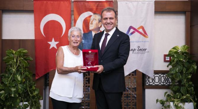 YUMUKTEPE’YE 28 YILINI VEREN PROF. ISABELLA CANEVA ONURUNA VEDA ETKİNLİĞİ