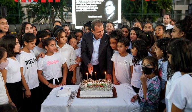 KIR ÇİÇEKLERİ VE AİLELERİ İLE BİR ARAYA GELEN BAŞKAN SEÇER: BEN KIZLARINIZIN FAHRİ BABASIYIM
