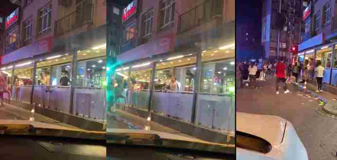 IŞIKLARDA BEKLEYEN ARAÇTAKİ KİŞİLERE BARDAK FIRLATTI, TEKME TOKAT DÖVÜLDÜ