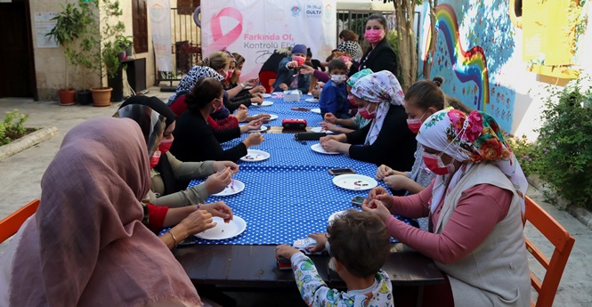 ‘PEMBE BİLEKLİK BİLEĞİMDE KONTROL ELİMDE’