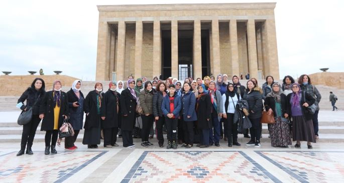 Mezitli’nin üretici kadınları Atatürk’ün huzuruna çıktı