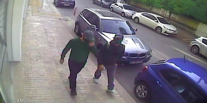 Kapı kilit göbeklerini kırarak hırsızlık yapanlar yakalandı