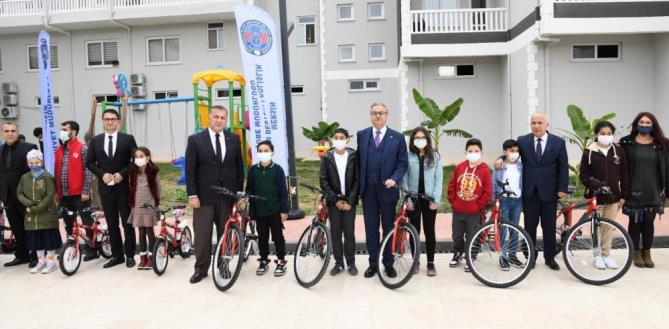 Vali Su, ‘İyi ki varsınız’ projesi kapsamında öğrencilerle buluştu