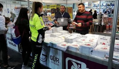 Mersin polisi, kitap fuarında vatandaşları bilgilendirdi