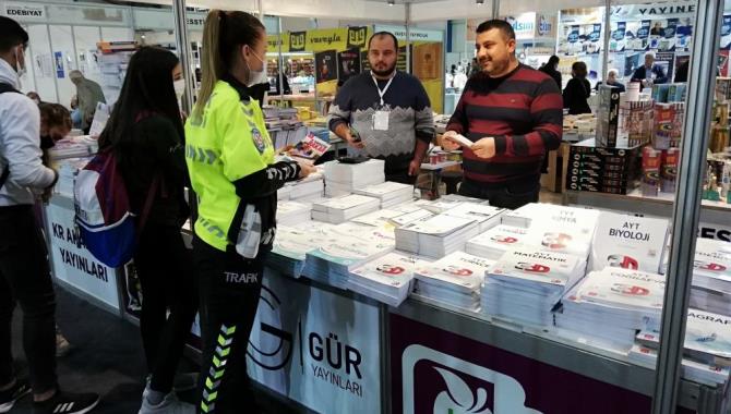 Mersin polisi, kitap fuarında vatandaşları bilgilendirdi