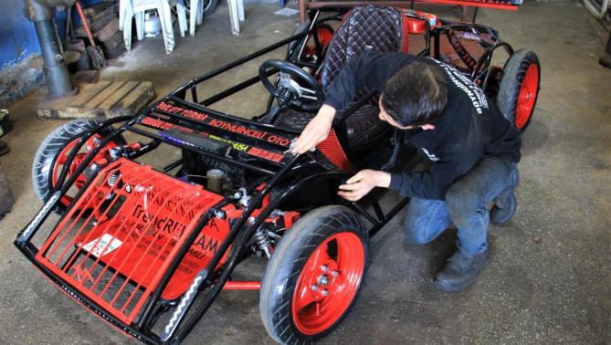 Tornacı Musa, kendi otomobilini yaptı