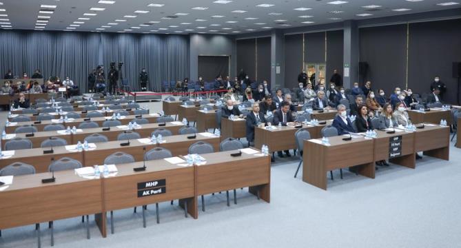 Büyükşehir Belediye Meclisi yeterli çoğunluğa ulaşamadı, toplantı ertelendi