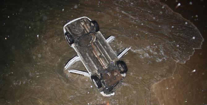 Mersin’de otomobil denize uçtu: 1 yaralı