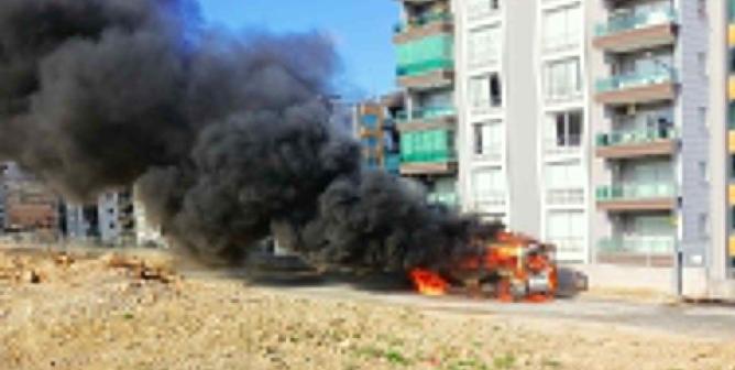 Seyir halindeki servis aracı yandı