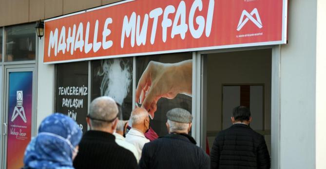 Mersin’de ‘Mahalle Mutfakları’ hafta sonunda da hizmet verecek