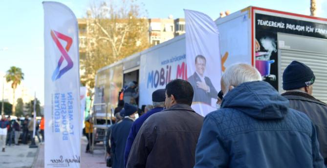 Mersin Büyükşehir Belediyesinin mobil mutfak tırı ilçelerde