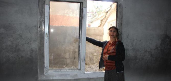 Çocuklarıyla birlikte yanmaktan son anda kurtuldu