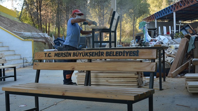 Gençlik Kampı’ndaki Geri Dönüşüm Atölyesi üretime devam ediyor