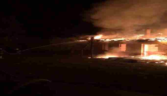 Kullanılmayan okul yandı