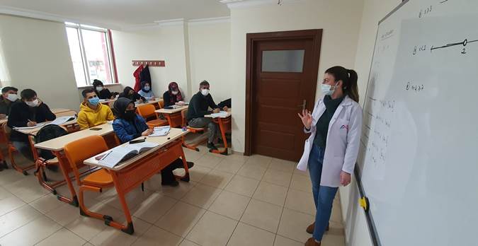 58’lik delikanlılar üniversiteye hazırlanıyor