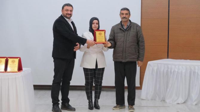 Mut Belediyesinden emekli olan personellere plaket
