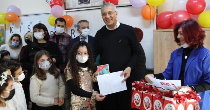 Çocuklar mektupla kar istedi, Başkan Tarhan karne günü sürpriz yaptı