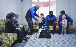 Mersin polisinden Elif ve Hafize’ye anlamlı ziyaret