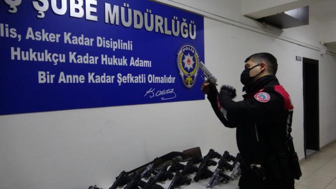 Mersin polisi son 6 ayda 499 ruhsatsız tabanca ile 247 tüfek ele geçirdi