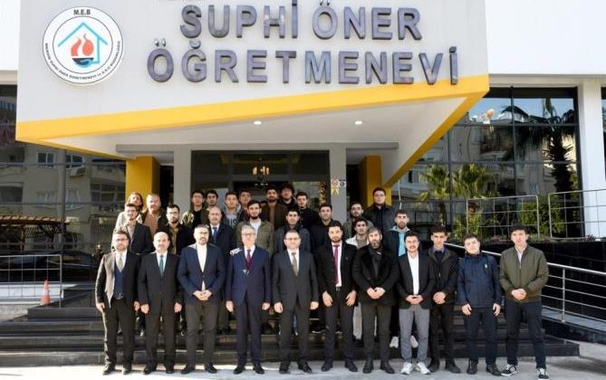 Vali Su, İslami İlimler Fakültesi ve İlahiyat Fakültesi öğrencileri ile bir araya geldi