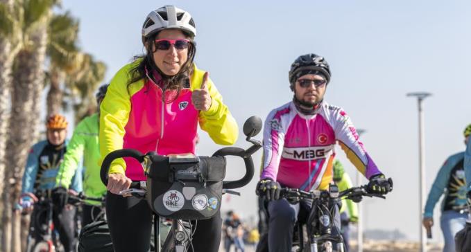 Fransız çift, down sendromlu çocuklar için Mersin’de pedal çevirdi