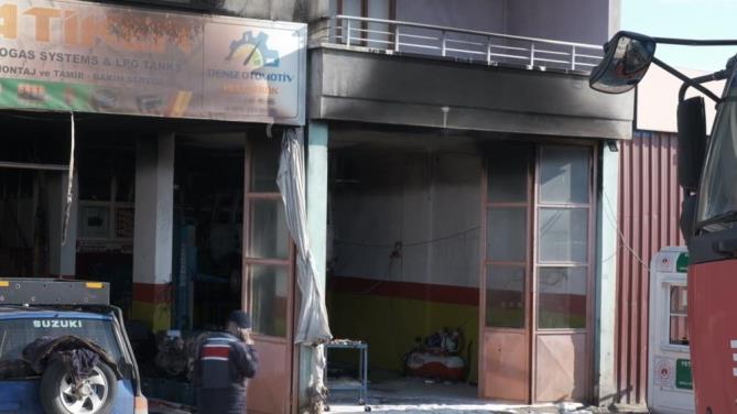 Oto tamircisinde LPG’li araç patladı, iş yeri alevler içinde kaldı