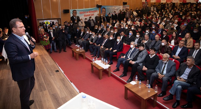 CHP’nin Erdemli İlçe Kongresinde konuşan Başkan Seçer, “Biz iktidar istiyoruz” dedi