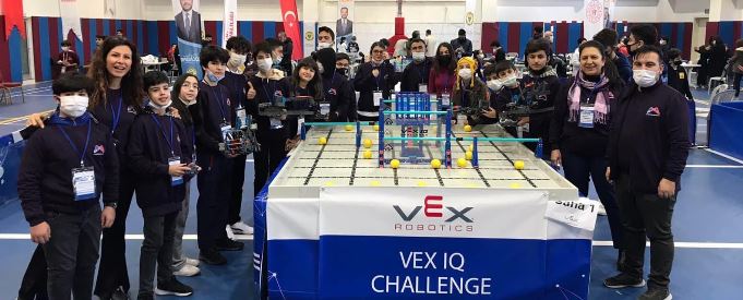 Tarsus Kadın ve Çocuk Bilim, Teknoloji Atölyesi öğrencilerine Enerji Ödülü