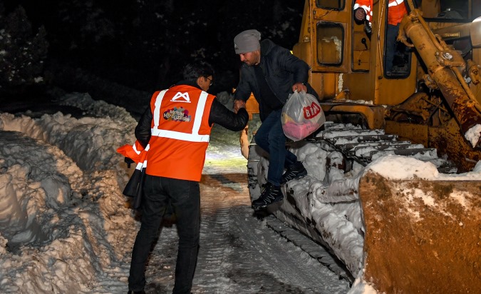 Kardan dolayı 4 gündür maden ocağında mahsur kalan madenci kurtarıldı