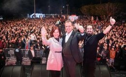 Mersinliler 2022’yi Başkan Seçer’le birlikte ‘Sokak Partisi’nde karşıladı