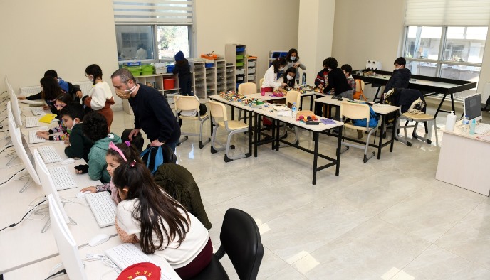 Yenişehirli çocuklar atölye temelli eğitimlerle geleceğe hazırlanıyor