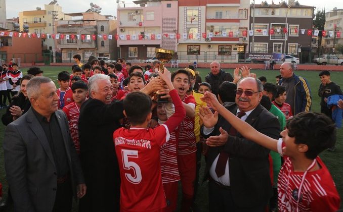 3 Ocak Minikler Futbol Turnuvasında şampiyon Toroslar Halkkent Spor