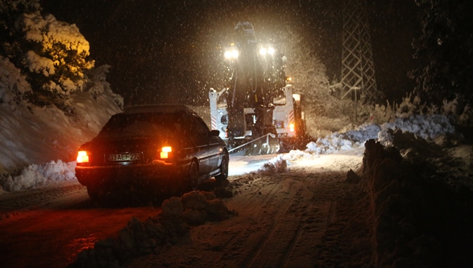 Toroslar Belediyesi, Karda mahsur kalan vatandaşların imdadına koştu