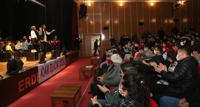 Erdemli Belediyesi, Barış Manço’yu şarkılarla andı