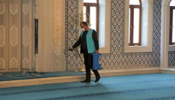 Toroslar’da ibadethanelerin temizliği yapıldı